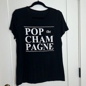 🛍️🍾Pop the champagne black soft t-shirt L ban.do